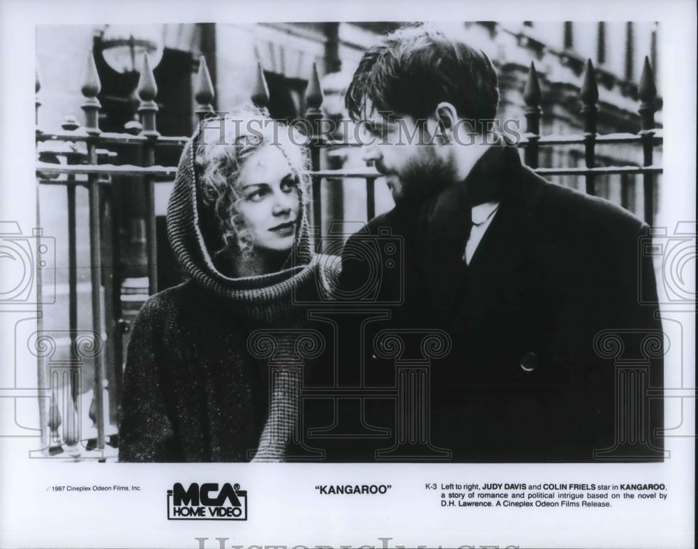 1967 Press Photo Kangaroo Judy Davis And Caolin Friels - cvp19373 - Historic Images