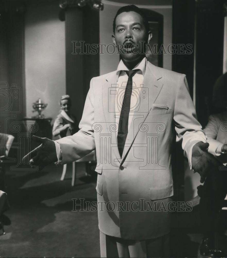 1952 Press Photo Billy Eckstine in Skirts Ahoy! - cvp06075 - Historic Images