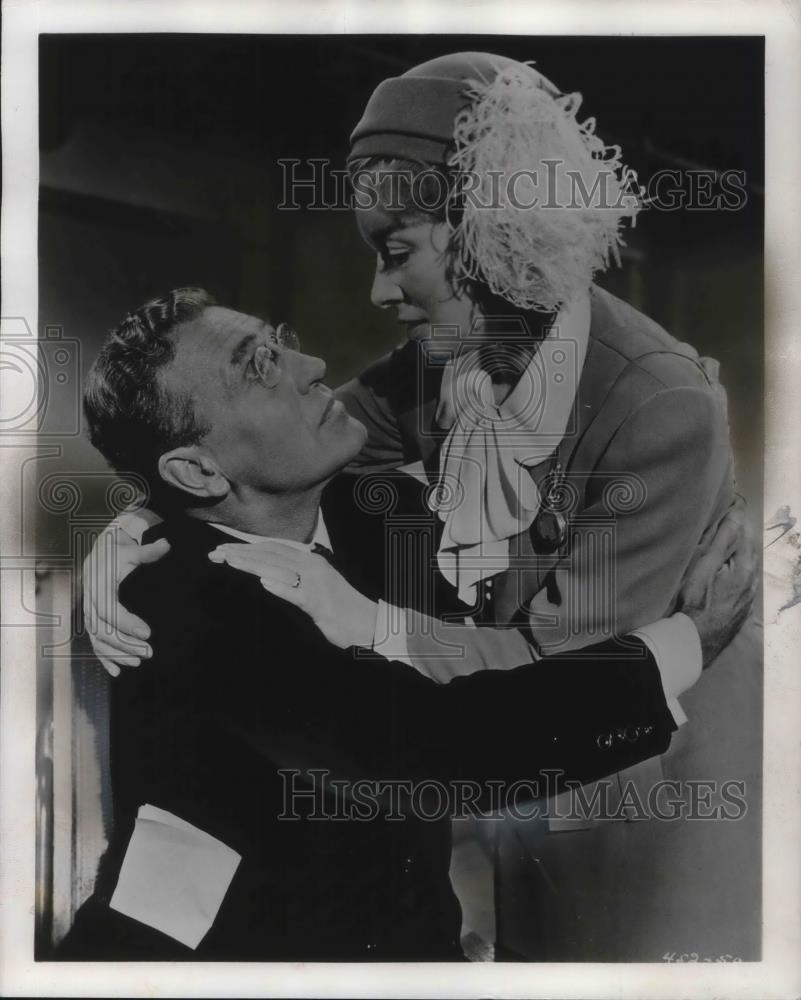 1960 Press Photo Ralph Bellamy and Greer Garson star in Sunrise at Campobello - Historic Images