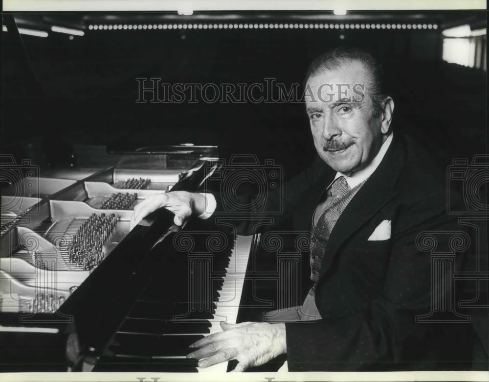 1960 Press Photo Claudio Arrau Concert Pianist at Avery Fisher Hall New York - Historic Images