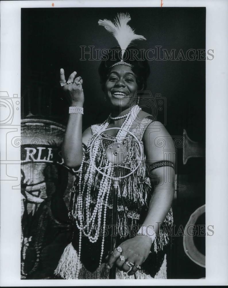 1976 Press Photo Lucille Futrell Harvey Bubbling Brown Sugar - cvp17174 - Historic Images