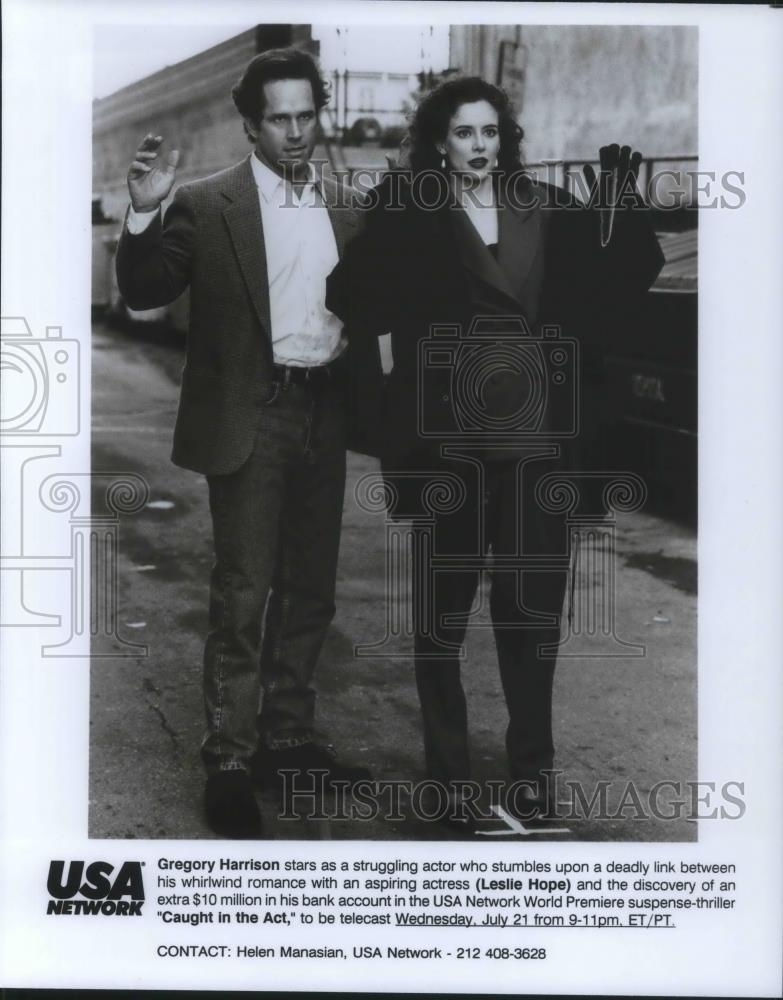 Press Photo Gregory Harrison and Leslie Hope on Caught in the Act - cvp08871 - Historic Images
