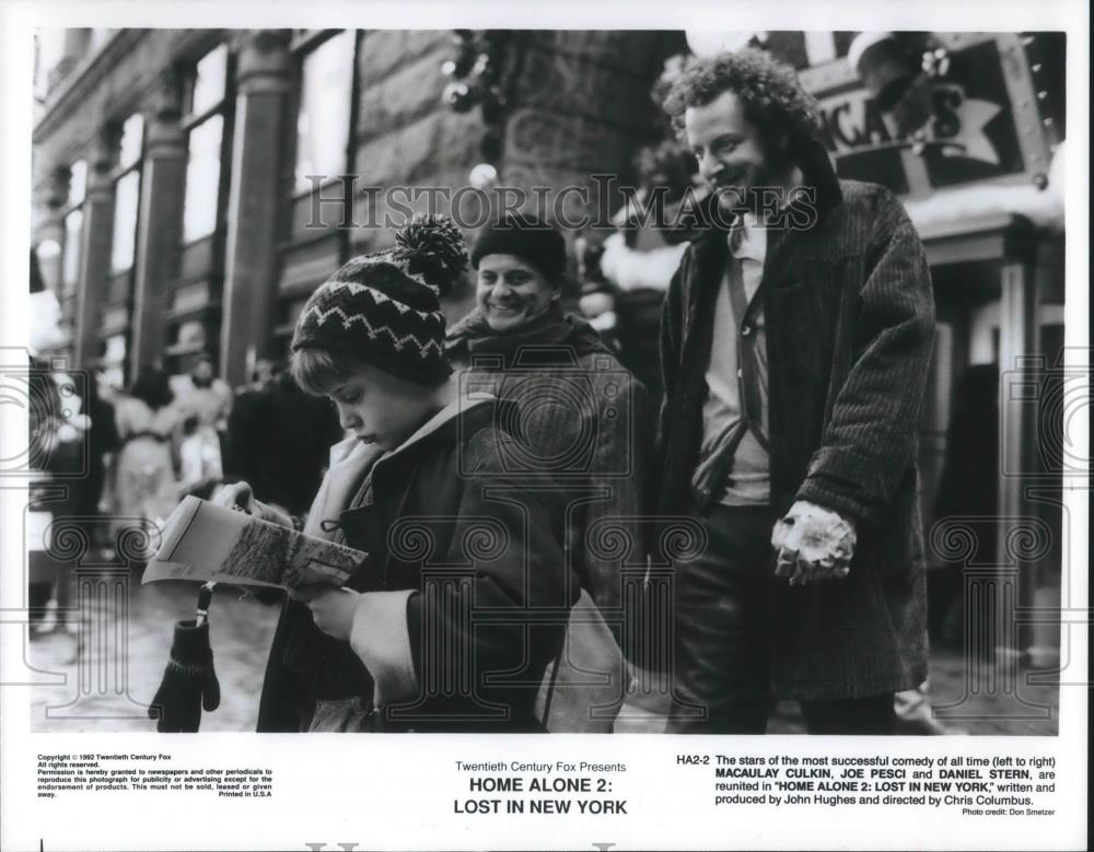 1993 Press Photo Macaulay Culkin & Joe Pesci in Home Alone 2: Lost in New York - Historic Images
