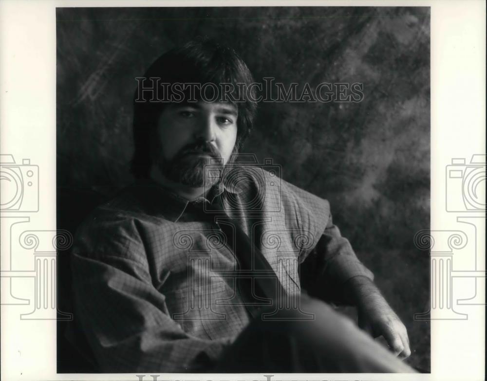 1987 Press Photo Mike Guyot, creative dircetor of Ogilby Farm Studios - Historic Images