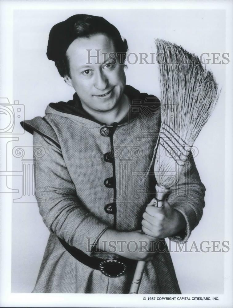 1987 Press Photo Cork Hubbert in The Charmings - cvp09875 - Historic Images