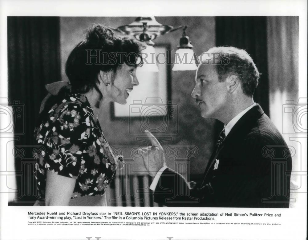 1993 Press Photo Richard Dreyfuss And Mercedes Ruehl in Lost in Yonkers - Historic Images