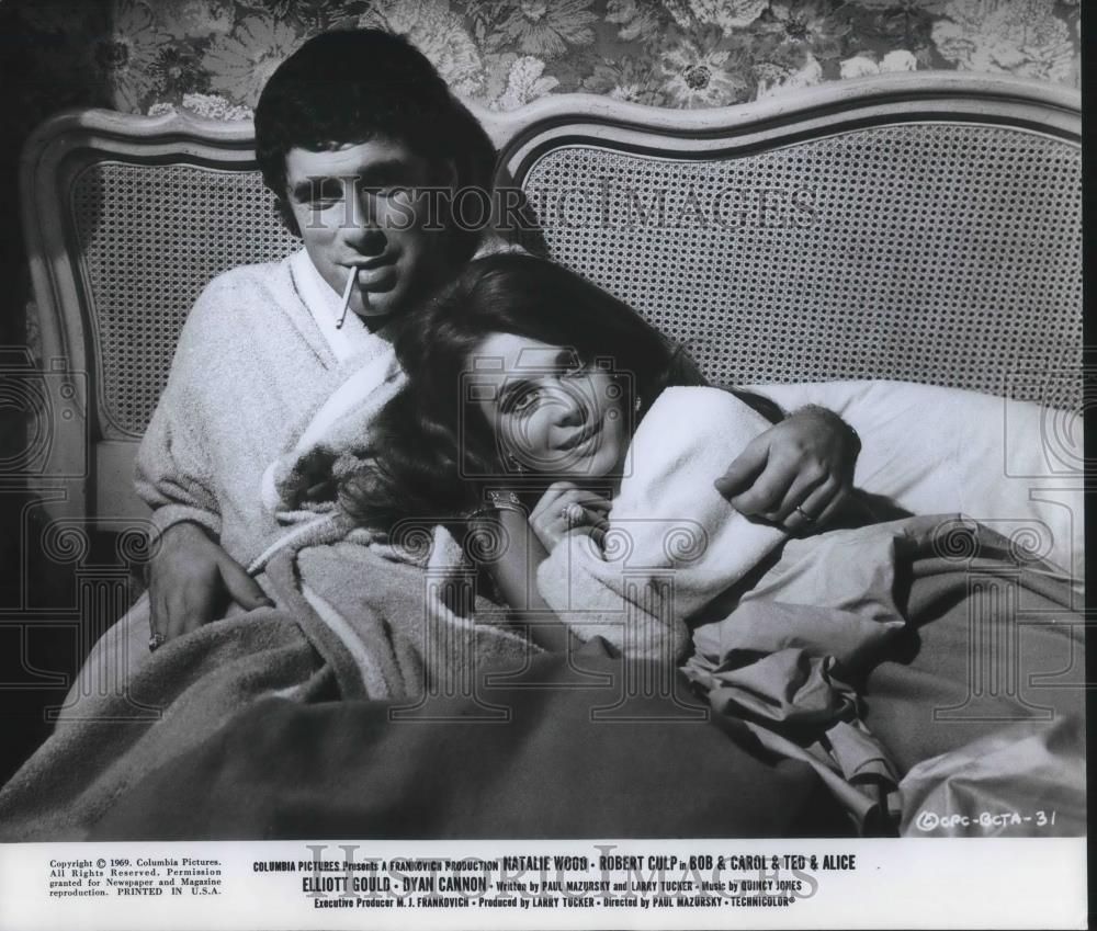 1970 Press Photo Elliott Gould and Natalie Wood in Bob & Carol & Ted & Alice - Historic Images
