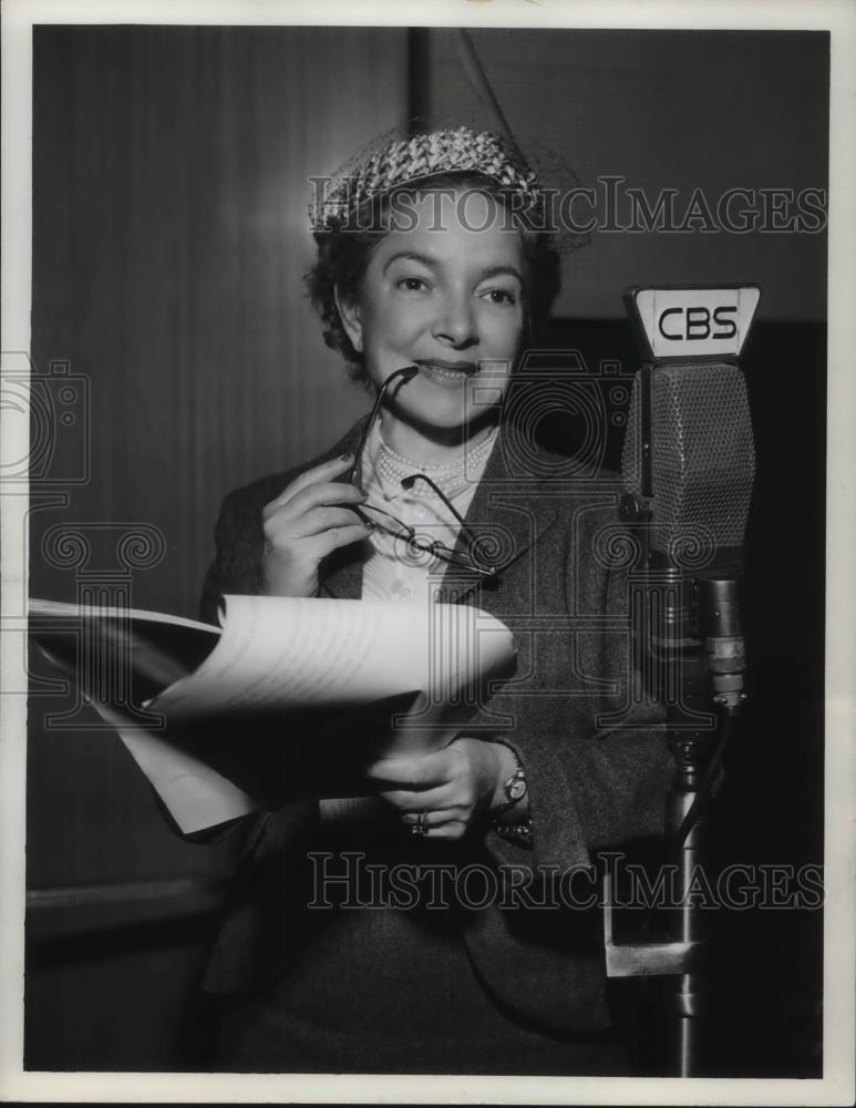 1954 Press Photo Helen Hayes - cvp16529 - Historic Images