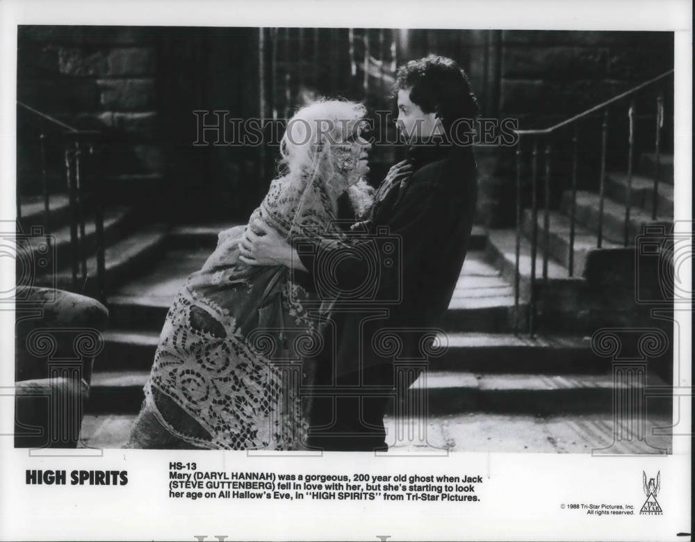 1988 Press Photo Daryl Hanna and Steve Guttenberg star in High Spirits - Historic Images