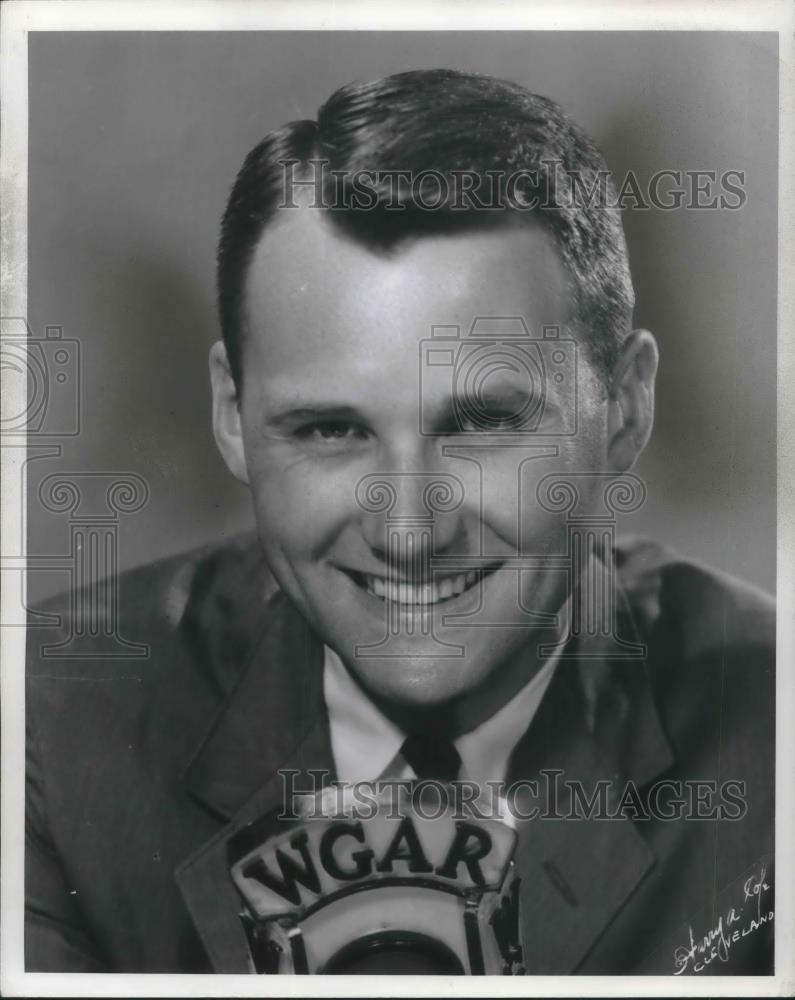 1959 Press Photo Bill Beutel TV Reporter Journalist Anchor WEWS - cvp05523 - Historic Images