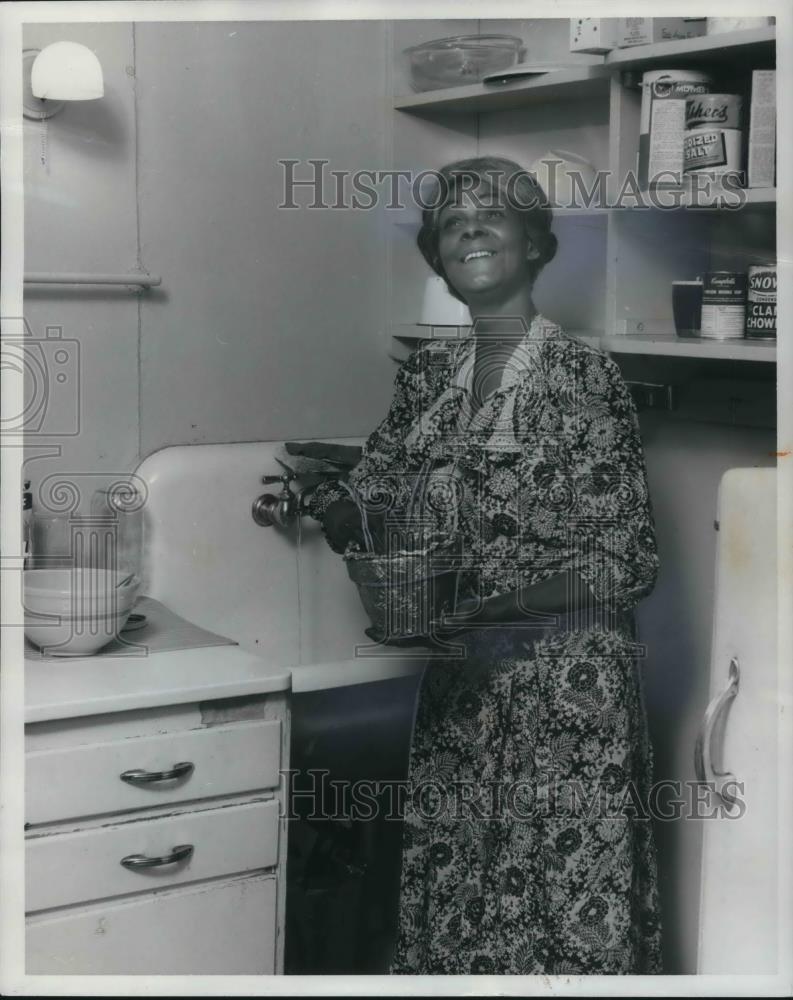 1961 Press Photo Minnie Gentry as Lena Younger in "A Raisin in the Sun" - Historic Images