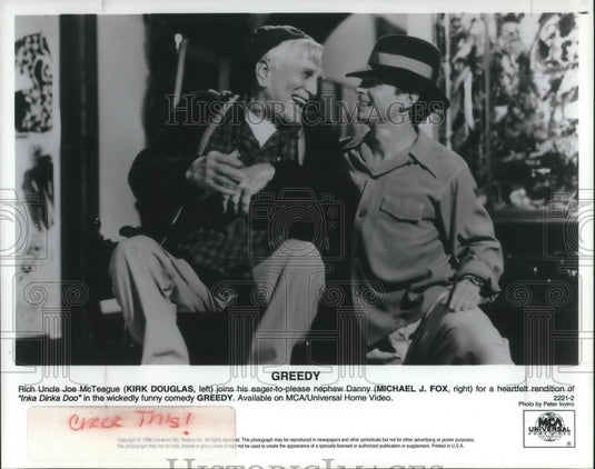 1994 Press Photo Kirk Douglas and Michael J. Fox in Greedy - cvp08932 - Historic Images