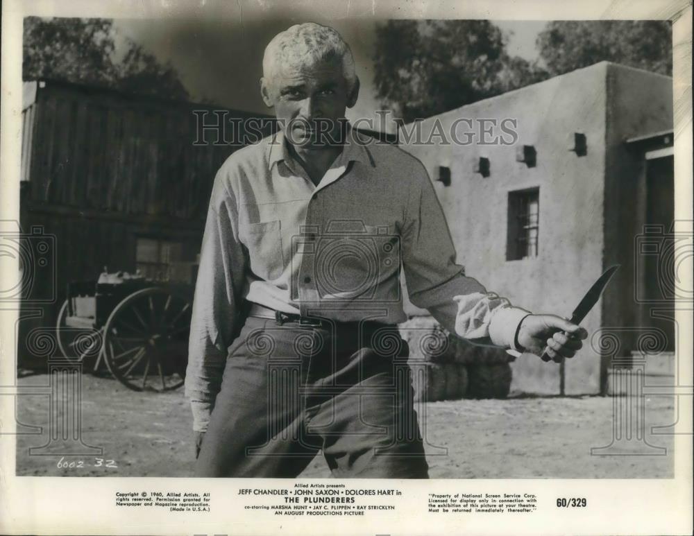 1960 Press Photo Jeff Chandler in The Plunderers - cvp07609 - Historic Images