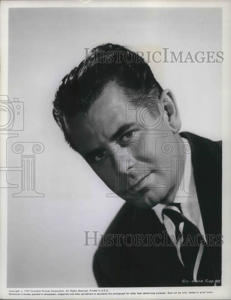 1957 Press Photo Glenn Ford stars in Don&#39;t Go Near the Water movie film - Historic Images
