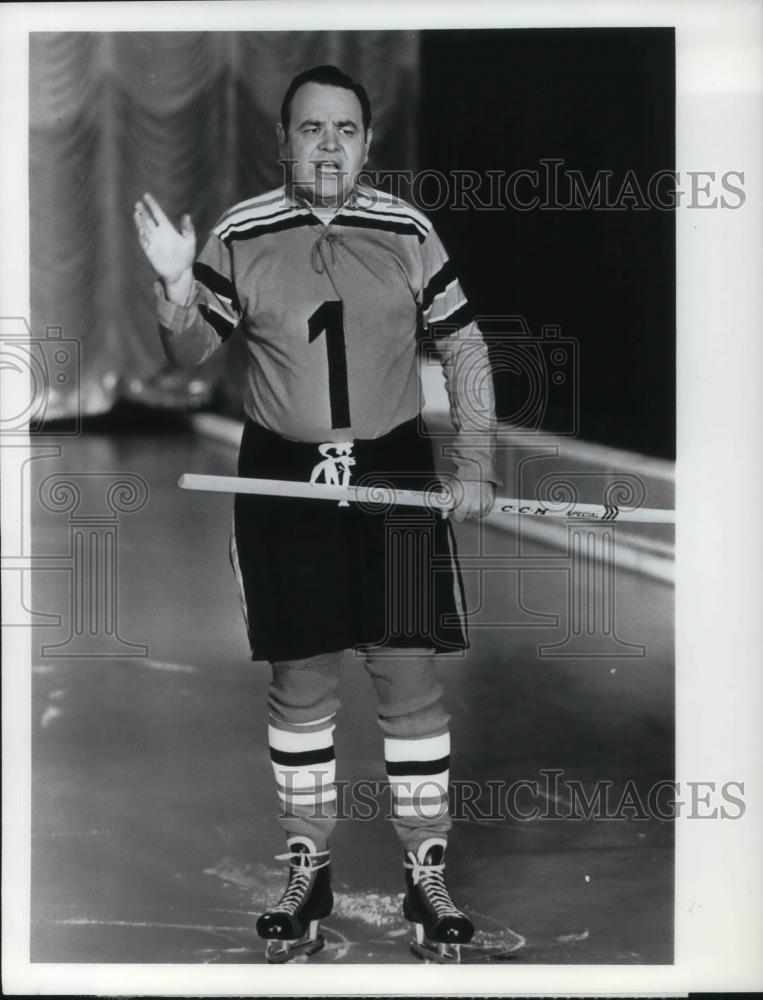 1967 Press Photo Jonathan Winters in Holiday on Ice - cvp19772 - Historic Images