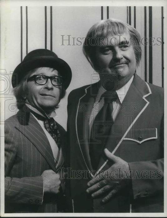 1976 Press Photo Arte Johnson and Bob Keeshan on Captain Kangaroo - cvp09565 - Historic Images