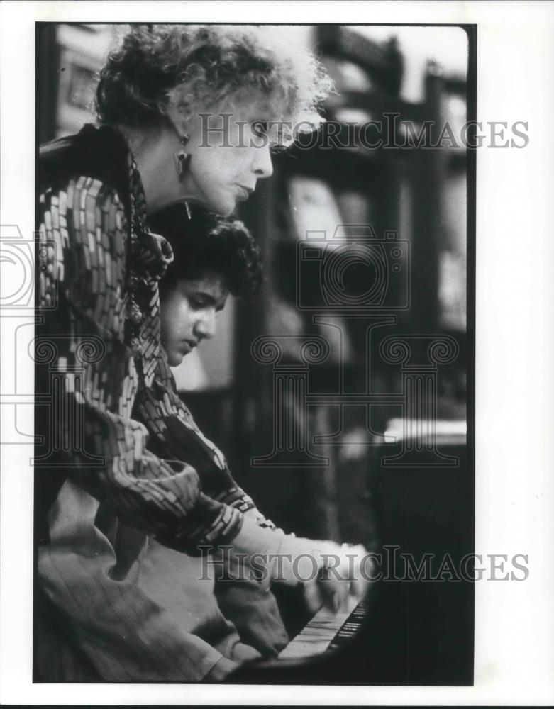 1988 Press Photo Scene From Madame Sousatzka - cvp09954 - Historic Images
