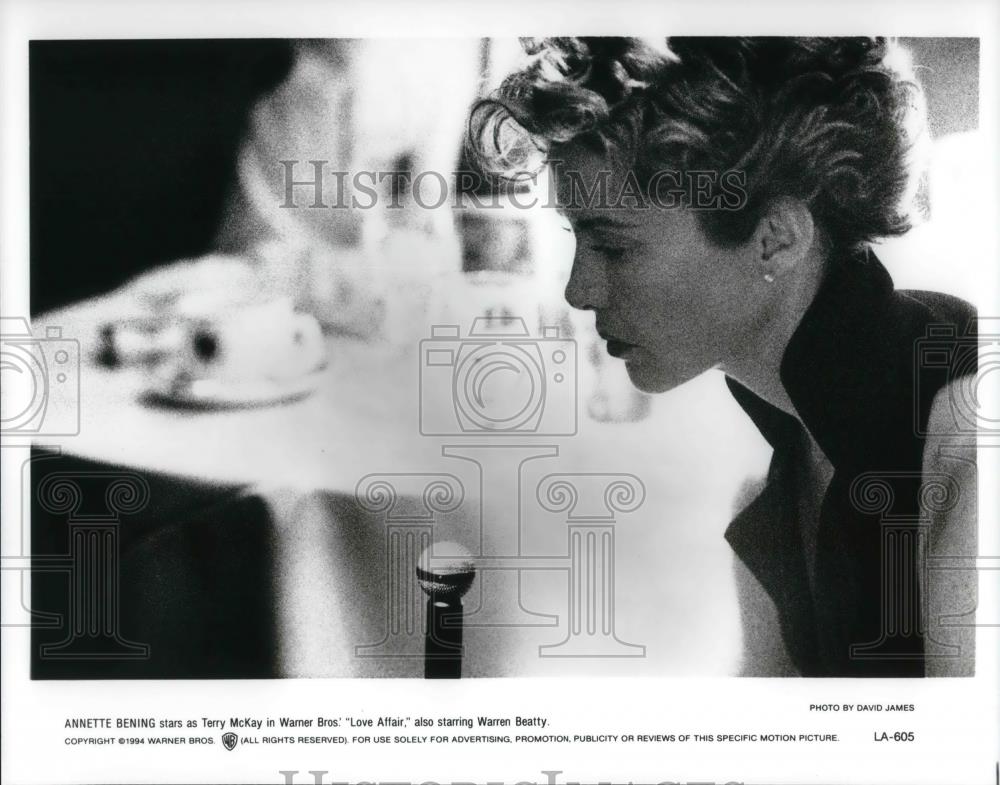 1994 Press Photo Annette Bening in Love Affair - cvp18498 - Historic Images