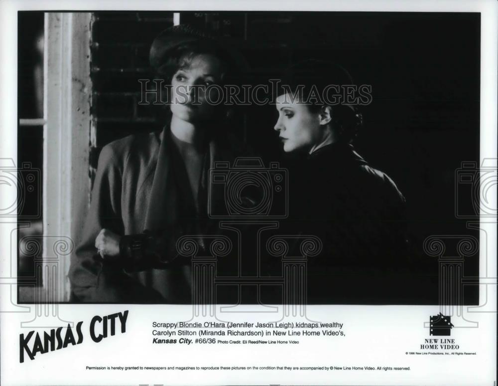 1997 Press Photo Jennifer Jason Leigh in Kansas City - cvp19366 - Historic Images