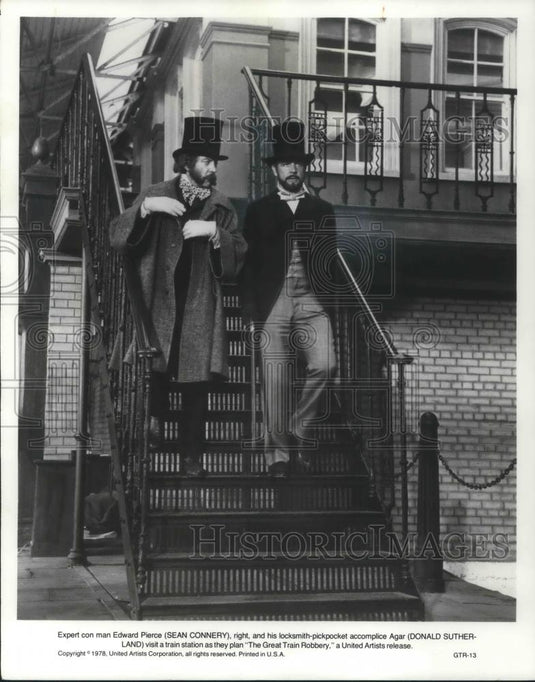 1979 Press Photo Sean Connery and Donald Sutherland in The Great Train Robbery - Historic Images