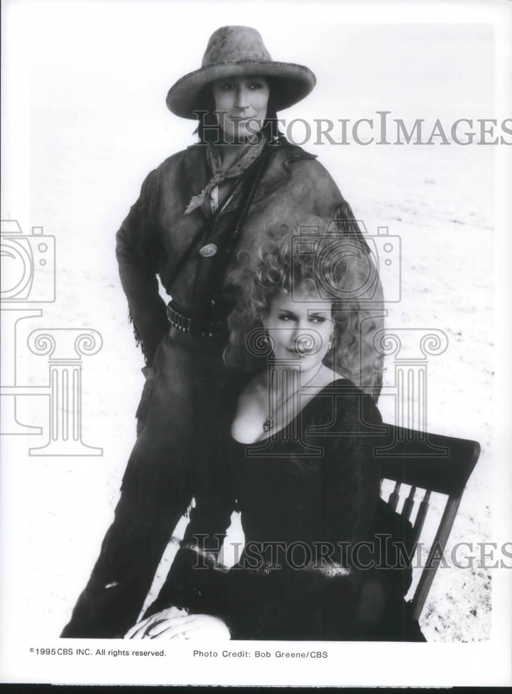 1995 Press Photo Anjelica Huston &amp; Melanie Griffith in Buffalo Girls - cvp09269 - Historic Images