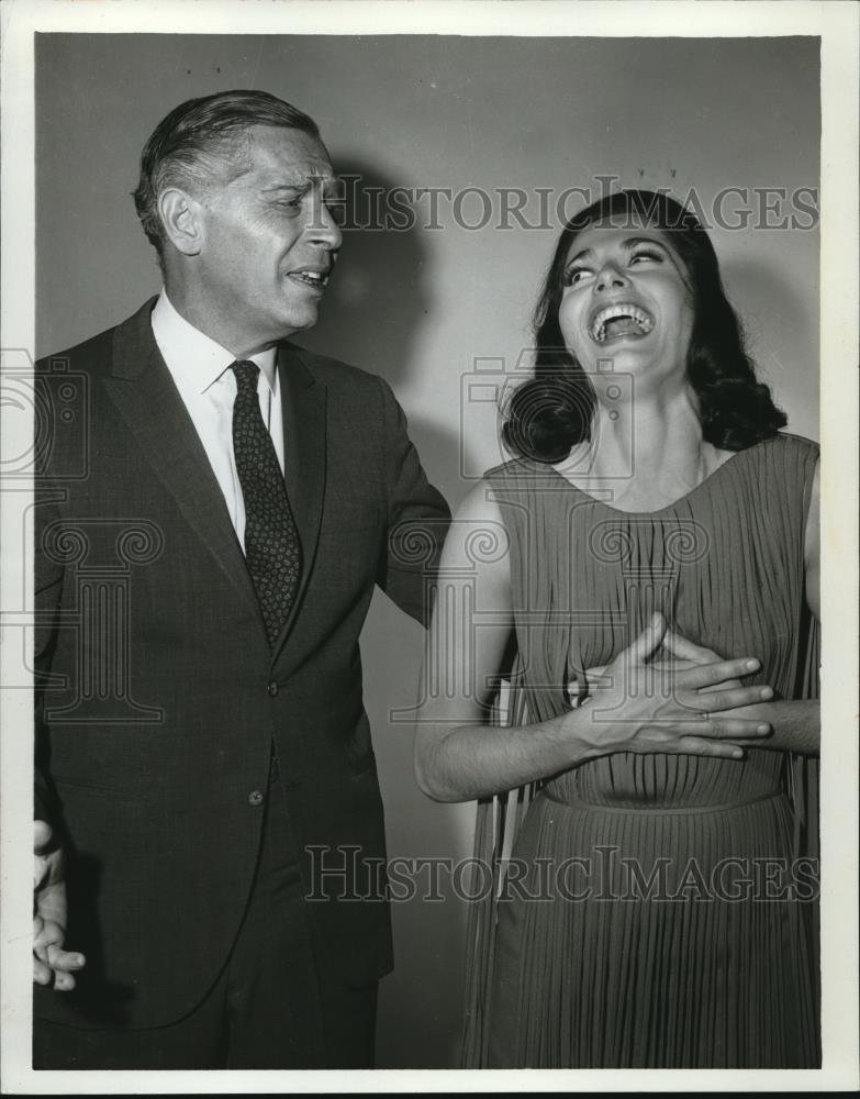 1964 Press Photo Milton Berle and Carol Lawrence - cvp01202 - Historic Images