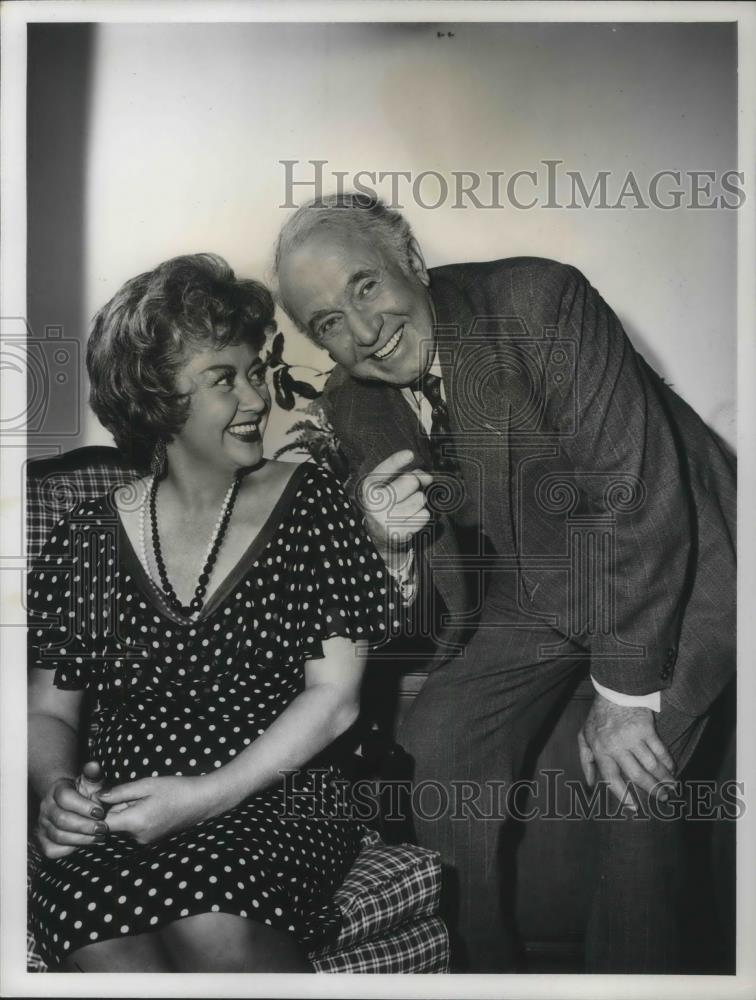 Press Photo Walter Brennan and Joan Blondell in The Real McCoys - cvp09681 - Historic Images