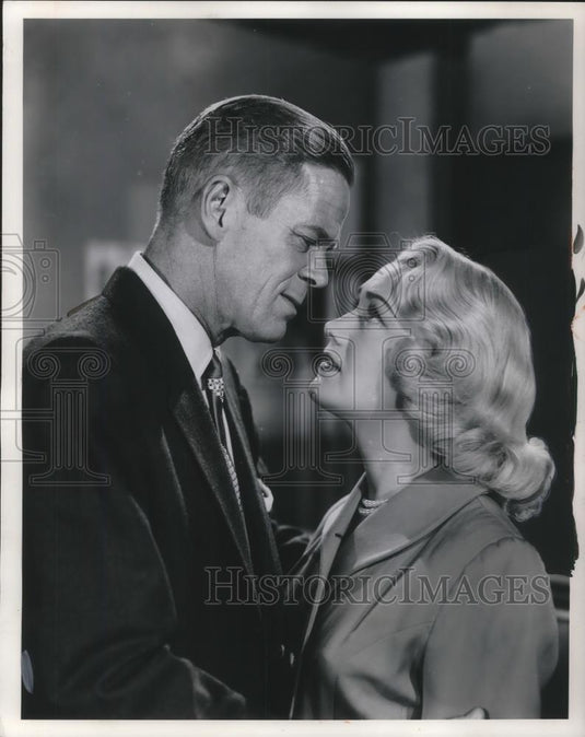 1956 Press Photo Dan Duryea and Marcia Henderson Schlitz Playhouse Repercussion - Historic Images