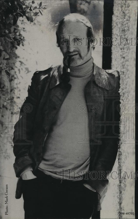 1975 Press Photo A. Alvarez in Hers - cvp01099 - Historic Images