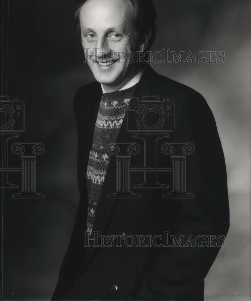 Press Photo Paul Costelloe, Designer - cvp02394 - Historic Images