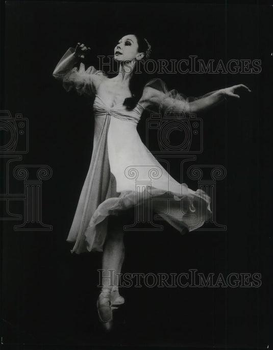 1975 Press Photo Anna Aragno - Historic Images