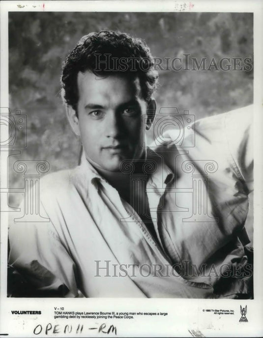 1985 Press Photo Tom Hanks as Lawrence Bourne III in Volunteers movie film - Historic Images