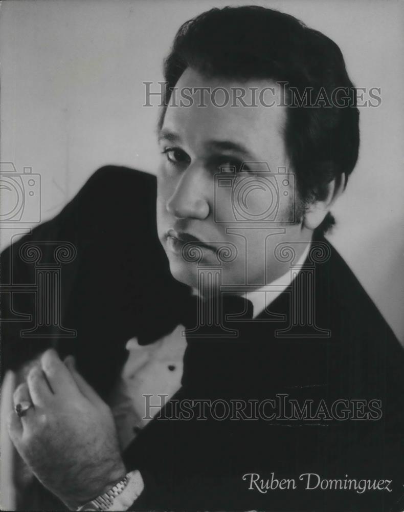 1985 Press Photo Ruben Dominguez Lirico-Spinto Tenor Opera Singer - cvp03708 - Historic Images