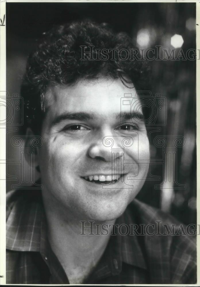 1983 Press Photo Gerard Allessandrini in Forbidden Broadway &#39;84 - cvp02647 - Historic Images