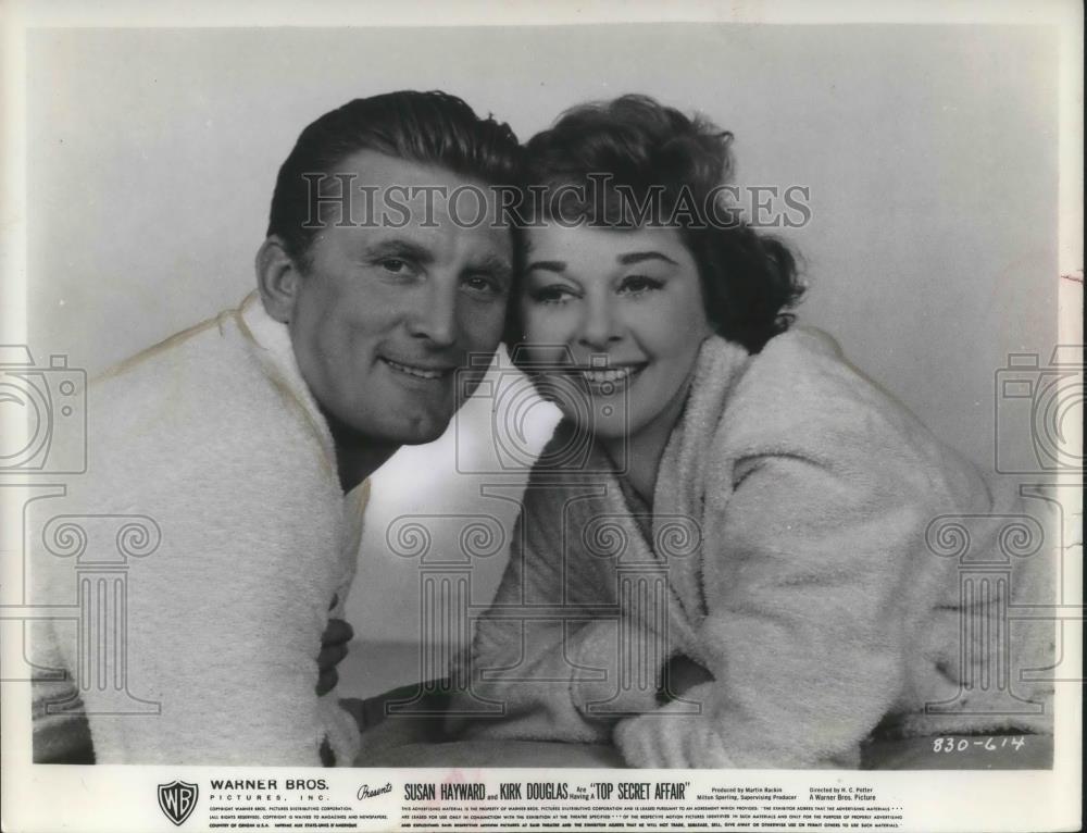 1957 Press Photo Kirk Douglas and Susan Hayward in Top Secret Affair - cvp03508 - Historic Images