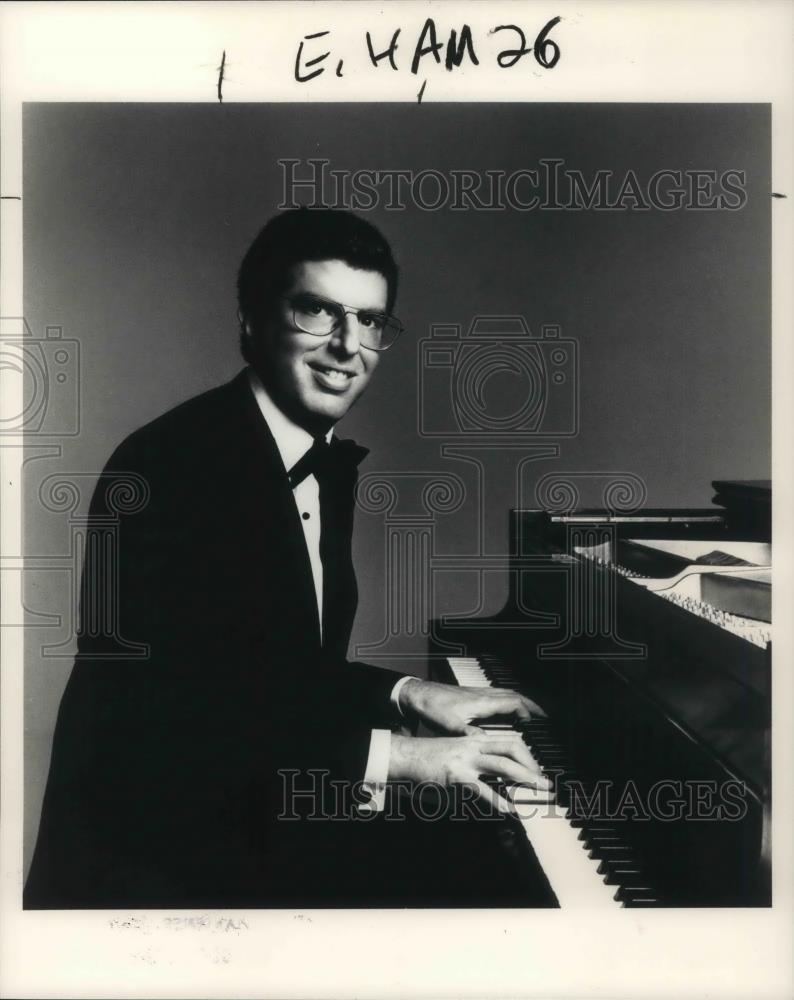 1990 Press Photo Marvin Hamlisch American Pianist Composer and Conductor - Historic Images