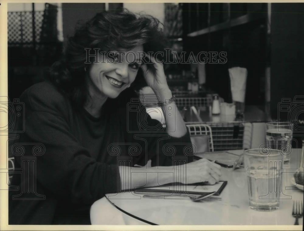 1990 Press Photo Actress Valerie Harper - cvp17997 - Historic Images