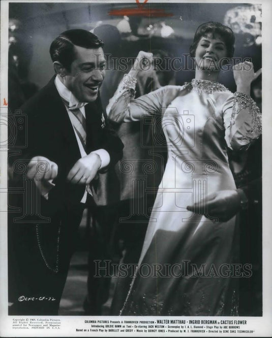 1970 Press Photo Vito Scotti and Ingrid Bergman in Cactus Flower - cvp01907 - Historic Images