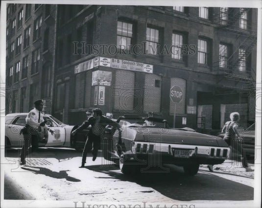1971 Press Photo How to Catch a Car Thief TV Commercial being Filmed - cvp16306 - Historic Images