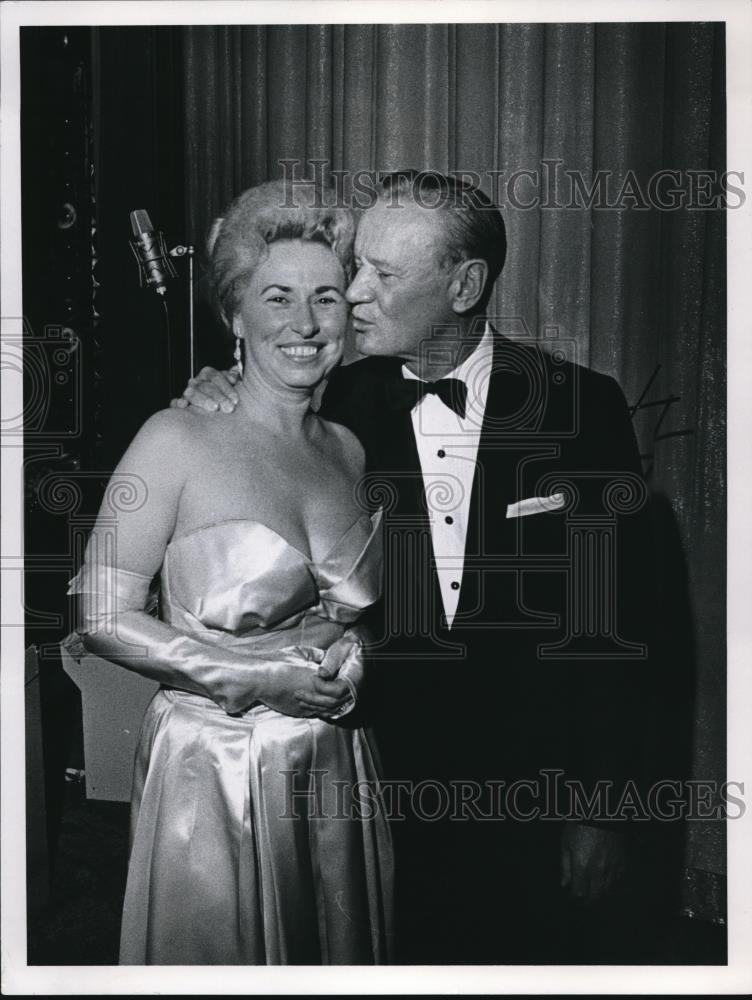 1967 Press Photo Mrs Paul H Bennett &amp; Sammy Kaye at Producers Showcase - Historic Images