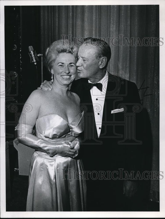 1967 Press Photo Mrs Paul H Bennett & Sammy Kaye at Producers Showcase - Historic Images