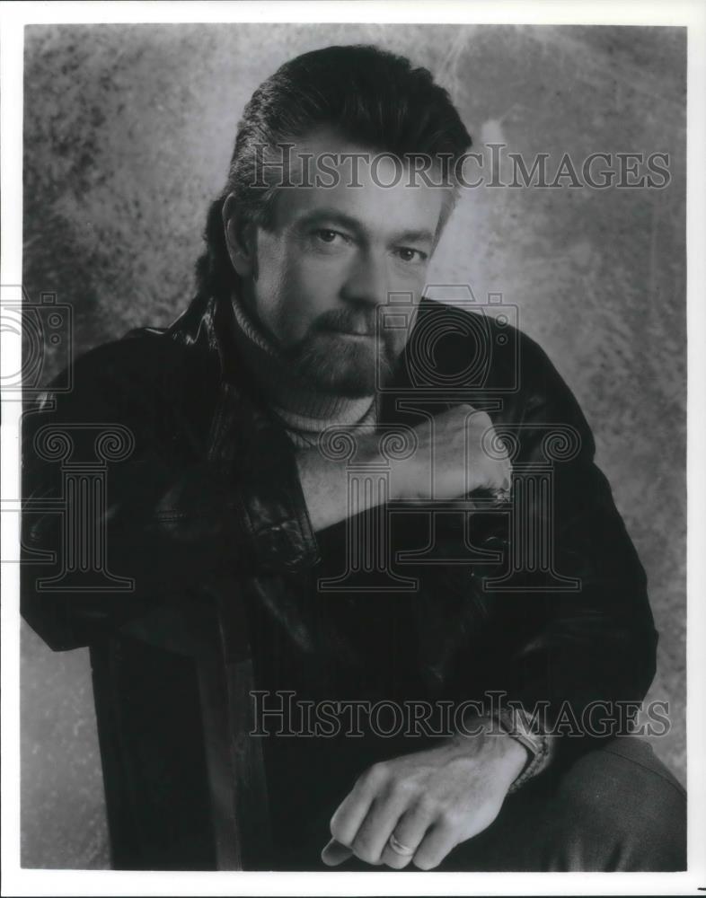 Press Photo Stephen Cannell TV Writer Producer hosts Scene of the Crime - Historic Images