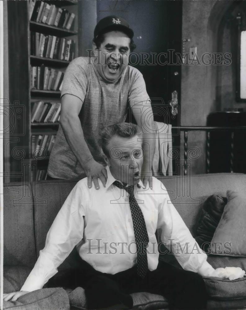 1966 Press Photo George Gobel &amp; Phil Foster in The Odd Couple - 70 - cvp13500 - Historic Images