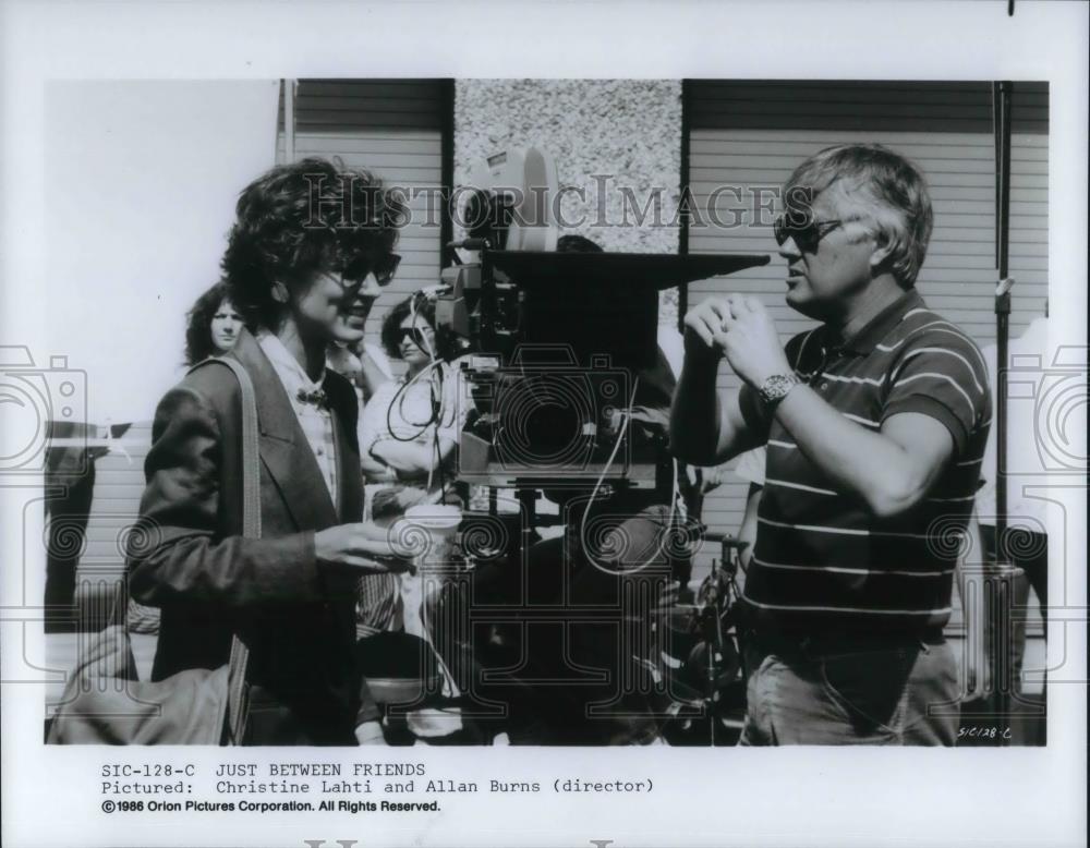 1986 Press Photo Christine Lahti and Allan Burns on set of Just Between Friends - Historic Images