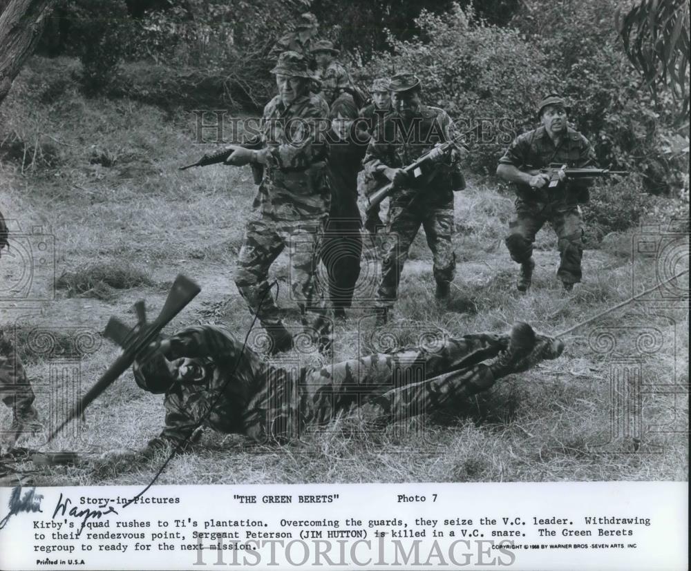 1969 Press Photo John Wayne and Jim Hutton in The Green Berets - cvp08921 - Historic Images