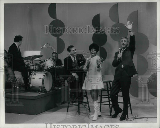 1969 Press Photo Laura Greene With Jay Meltzner Lyyn Sheldon Musician - Historic Images