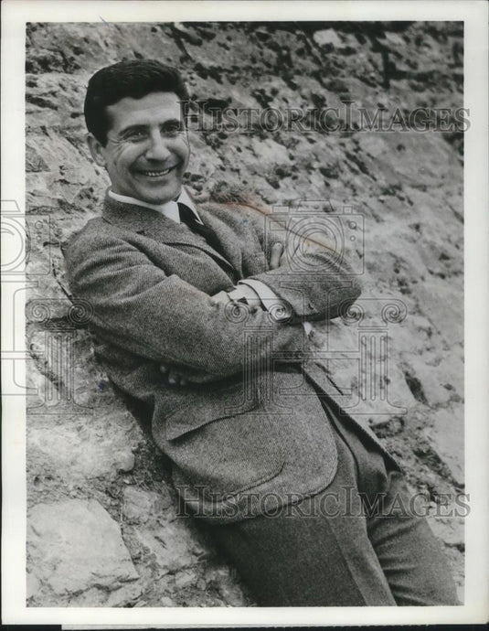 1968 Press Photo Gilbert Becaud Mr. 100,000 Volts Pianist Composer - cvp05313 - Historic Images