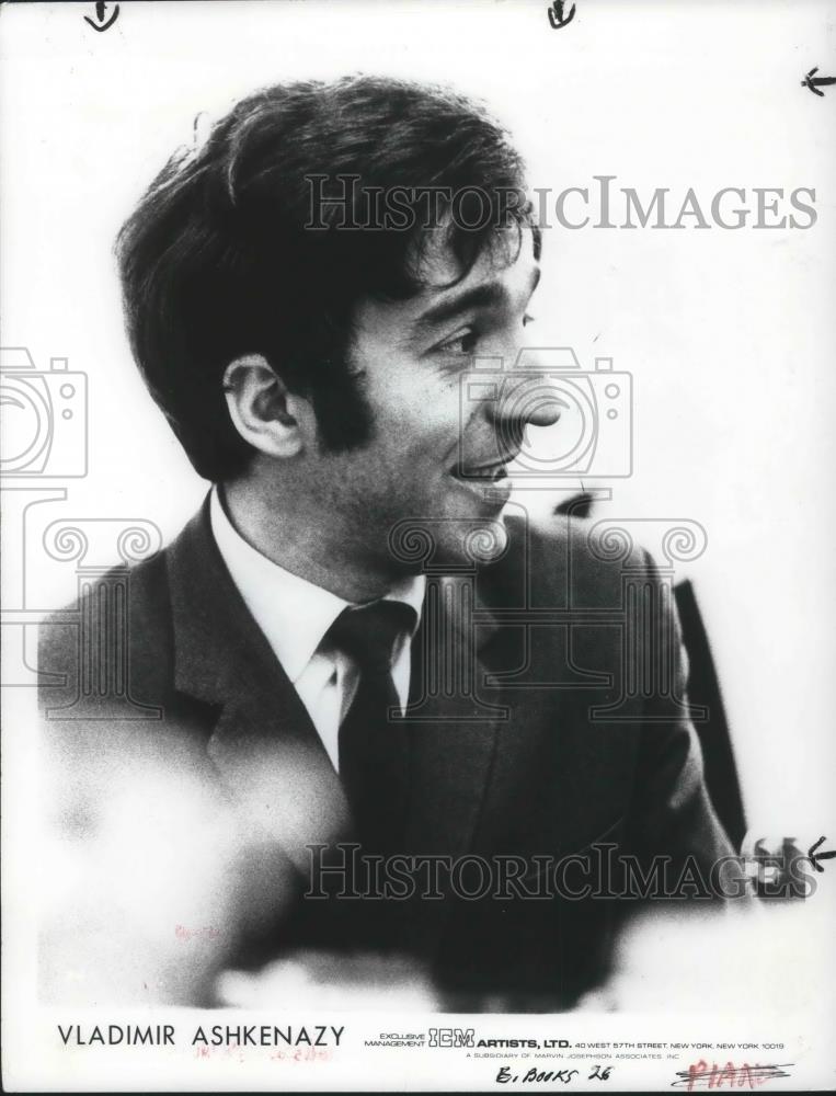 1981 Press Photo Vladimir Ashkenazy Pianist and Conductor - cvp14049 - Historic Images