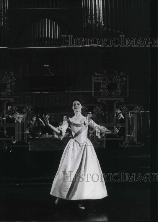 1976 Press Photo Elizabeth Haberer of Wendy Holton Barofue Dance Ensemble - Historic Images