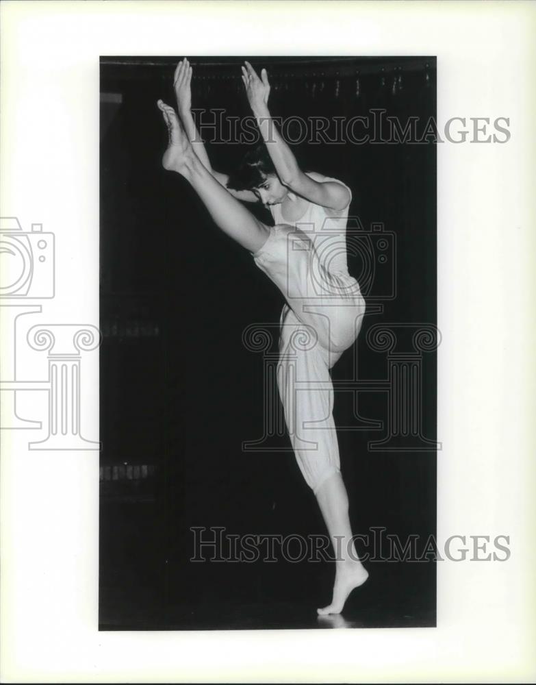1984 Press Photo Patty Glovenco Oberlin Dancer at Cleveland State University - Historic Images